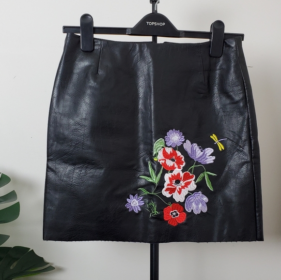 Black skirt, faux leather, embroidered - Picture 2 of 11